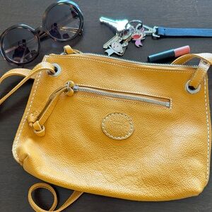 Roots Canada 🇨🇦 Leather Mustard Yellow Crossbody Bag